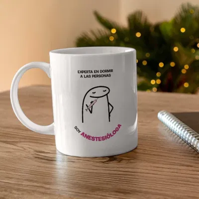 Taza de cerámica "experta en hacer dormir personas"