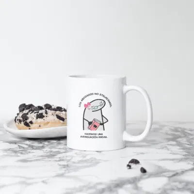 Taza de cerámica "los abogados no stalkeamos"