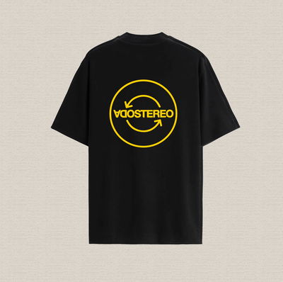 Remera negra con diseño soda stereo logo amarillo de algodón premium estampado dtf