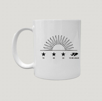  Taza de Cerámica con Diseño “scaloneta + sol de mayo horizontal” 