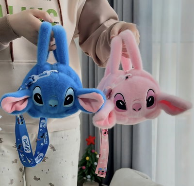 Cartera peluche STITCH  con manijas y correa regulable 