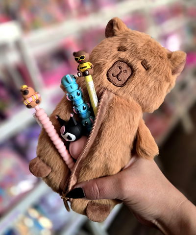 Cartuchera Capibara peluche