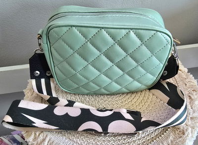Mini bag verde agua con correa desmontable en gama de los verdes
