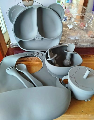 SET de SILICONA  alimentación para bebés con ventosas para que se peguen a la mesita 