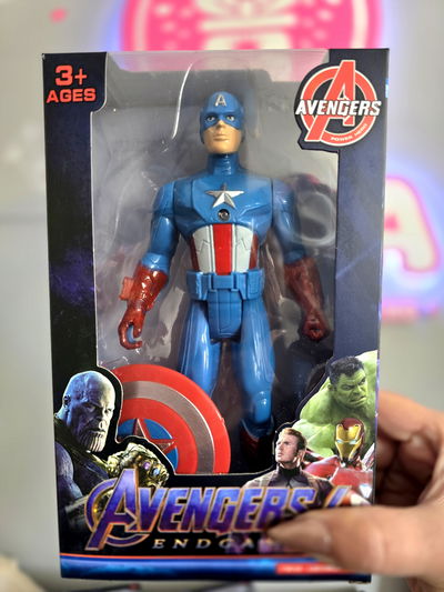 Avengers con luces  (22cm de alto)