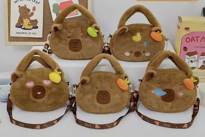 Cartera  con manija peluche CAPIBARA