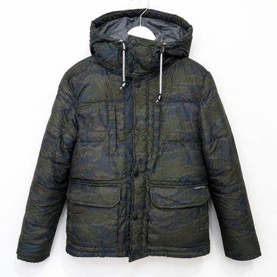TBJ NEARBY - Campera hombre abrigo estampado militar talle M como nueva