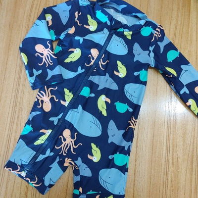 CARTERS - Malla UV entera cierre 12-18 meses