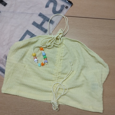 SHEIN - Top amarillo mostacillas talle S