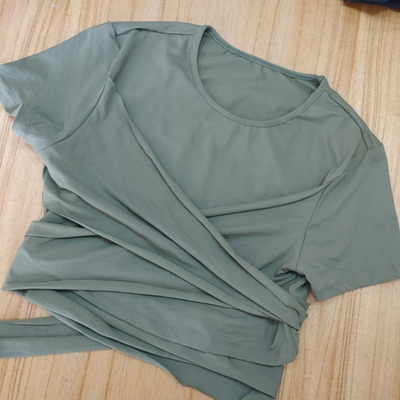 SHEIN - Top deportivo cruzado verde talle L