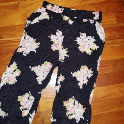 ZARA - Pantalón de vestir finito estampado talle M