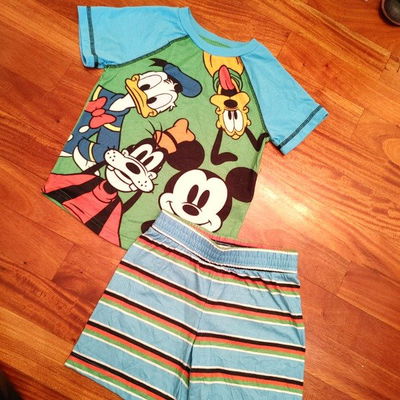 DISNEY STORE - Conjunto talle 5/6