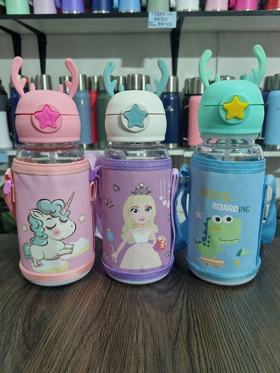 Botella infantil con cuernitos y estuche