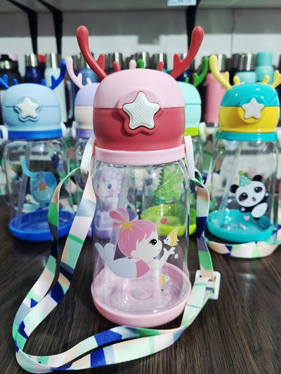 Botella infantil con cuernitos