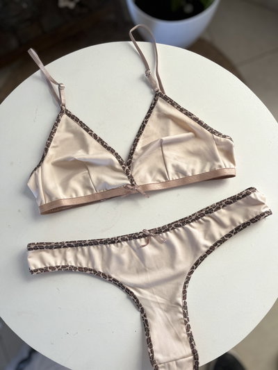Conjunto micro con print -BEIGE-