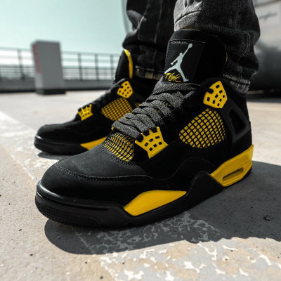 NIKE AIR JORDAN RETRO 4 “THUNDER” 🟡⚫️