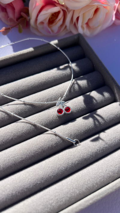 Collar Cerezas piedritas circular roja