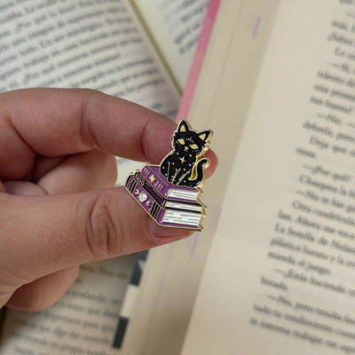 Pin literario - Books and cat