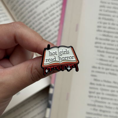 Pin literario - Hot girls read horror