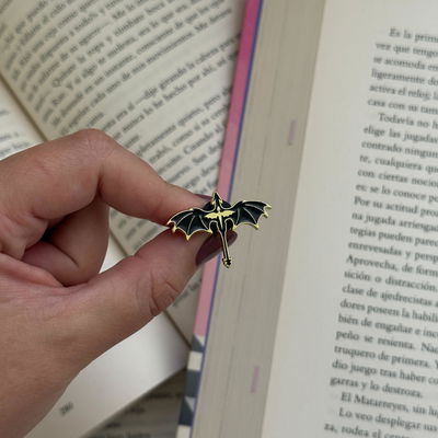 Pin literario - Alas de sangre