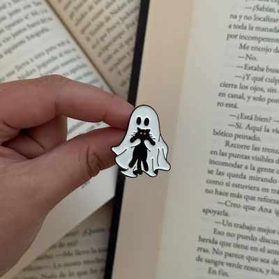 Pin literario - Fantasma con gatito