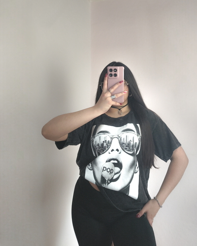 Remera batik chica pop 