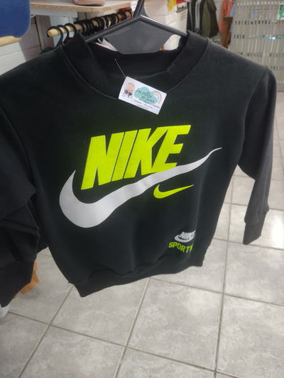 Buzo Nike friza talle 4 