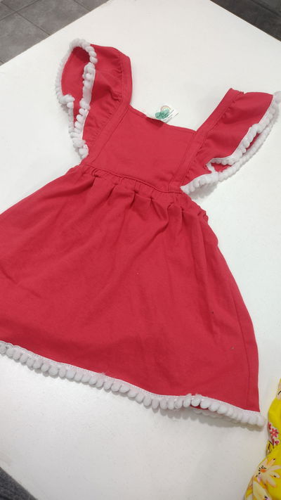 Vestido rojo pompones