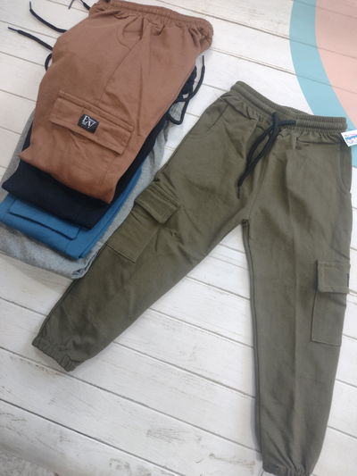 Jogger cargo liso rústico