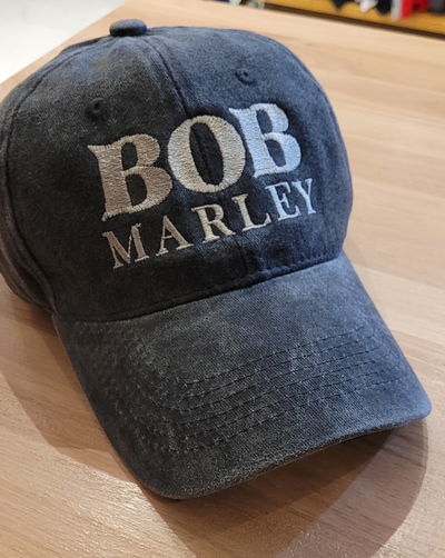 Gorra negro gastado gabardina Bob Marley