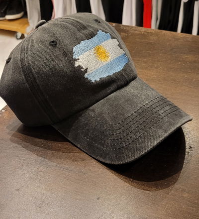 Gorra gabardina bandera argentina negro