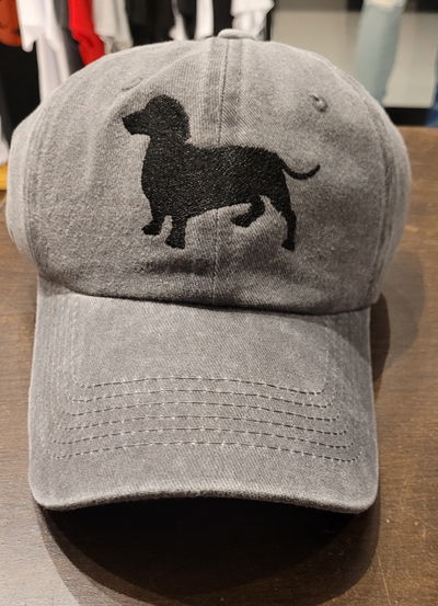 Gorra gabardina perro salchicha gris