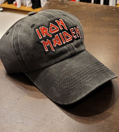 Gorra gabardina Iron Maiden negro gastado