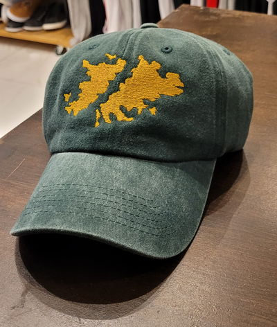 Gorra gabardina malvinas verde y dorado gastado