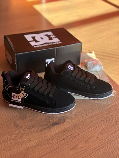 DC SHOES.