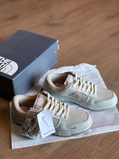 NIKE DUNK TNF 