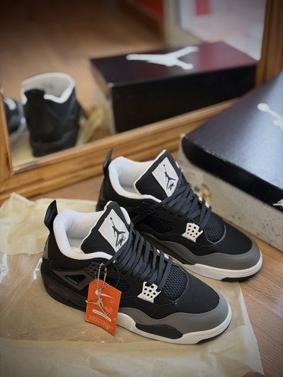 JORDAN RETRO 4 