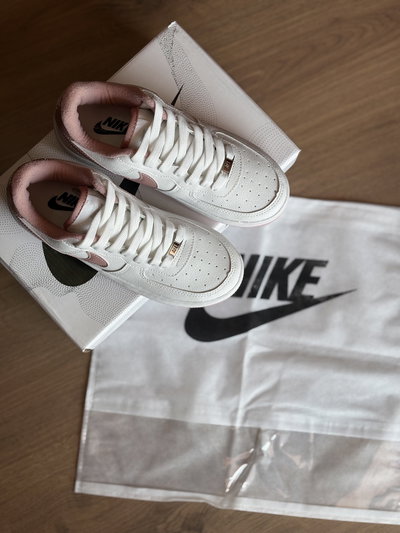 NIKE AIR FORCE 