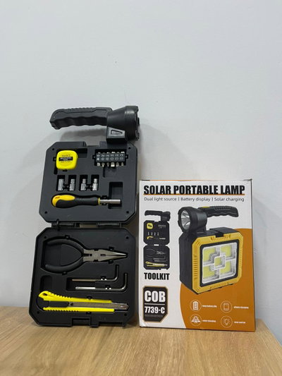 LINTERNA CON HERRAMIENTAS Y PANEL SOLAR