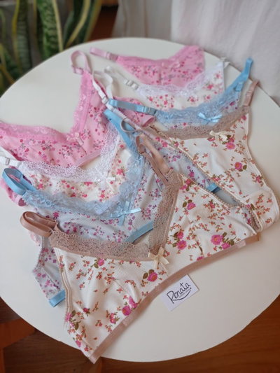 Conjunto Floreado con Puntilla