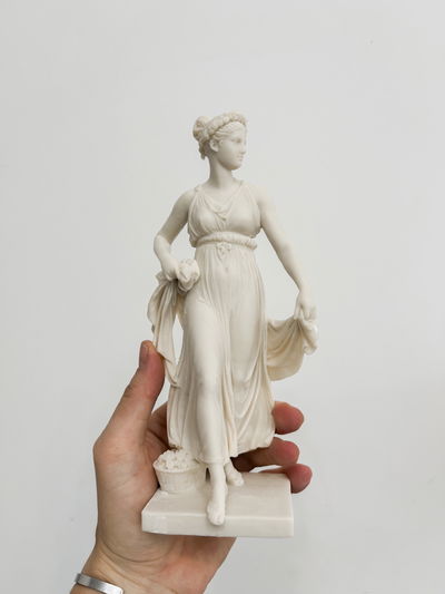 Mujer bailando, escultura romana