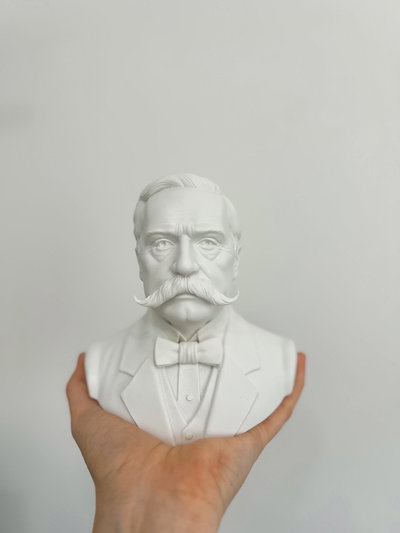 Busto de Carlos Pellegrini 