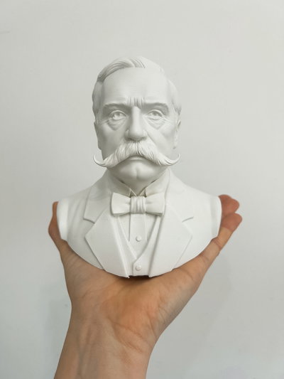 Busto de Carlos Pellegrini 