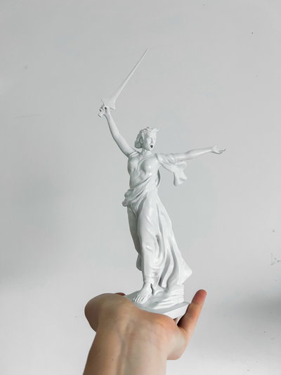 Escultura La Madre Patria llama