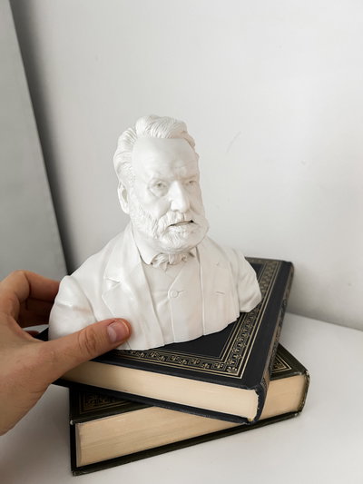 Busto de Victor Hugo