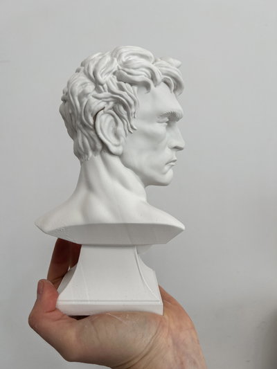 Busto inspirado en Readiness de Arno Breker