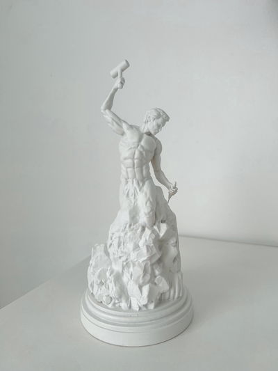 Escultura Self made Man