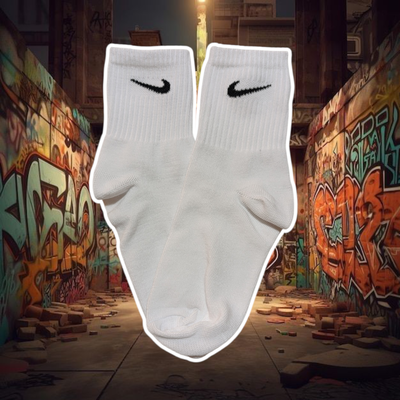 Nike blanca con pipa