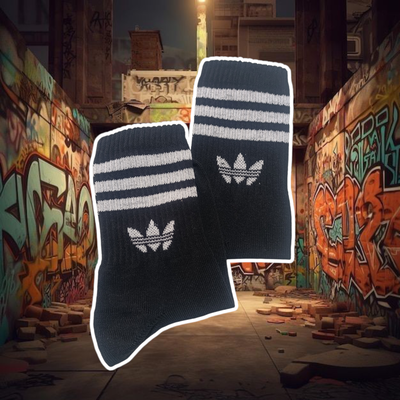 Adidas negra con blanco