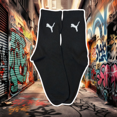 Puma negro con logo blanco